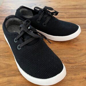 Women’s Allbirds Tree Skippers sneakers (never worn)